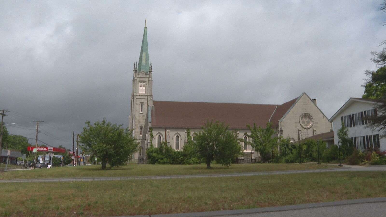 WJAR: Un plan convertiría el edificio de la iglesia de San Patricio en Cumberland en viviendas asequibles