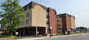 Local da Taunton Avenue. Fotografia de Stephen Ide-ONE Neighborhood Builders